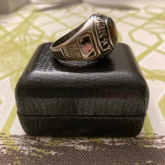 YANKEES Mens Ring. Size 11 - Picture 2 of 4